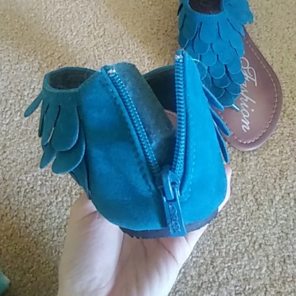 Sandals - Picture 3 of 4